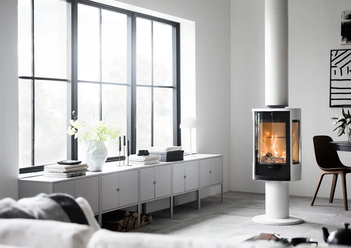 Contura 886 Style – kamin na drva u dnevnom boravku